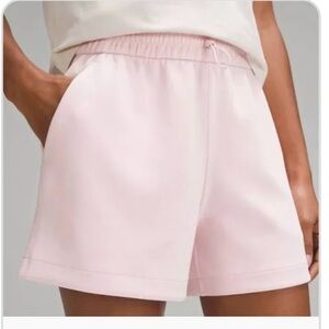 Lululemon - Softstreme Casual High Rise Shorts 4" - Color "strawberry milkshake"